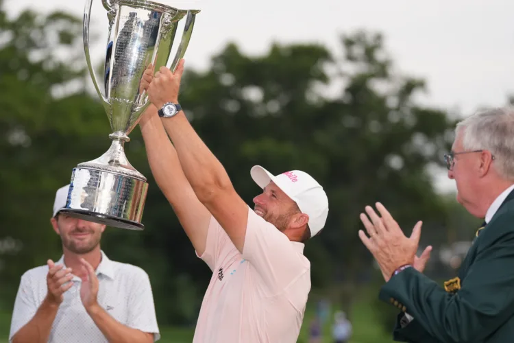 Clark holds off McIlroy and Cantlay at BMW Championship